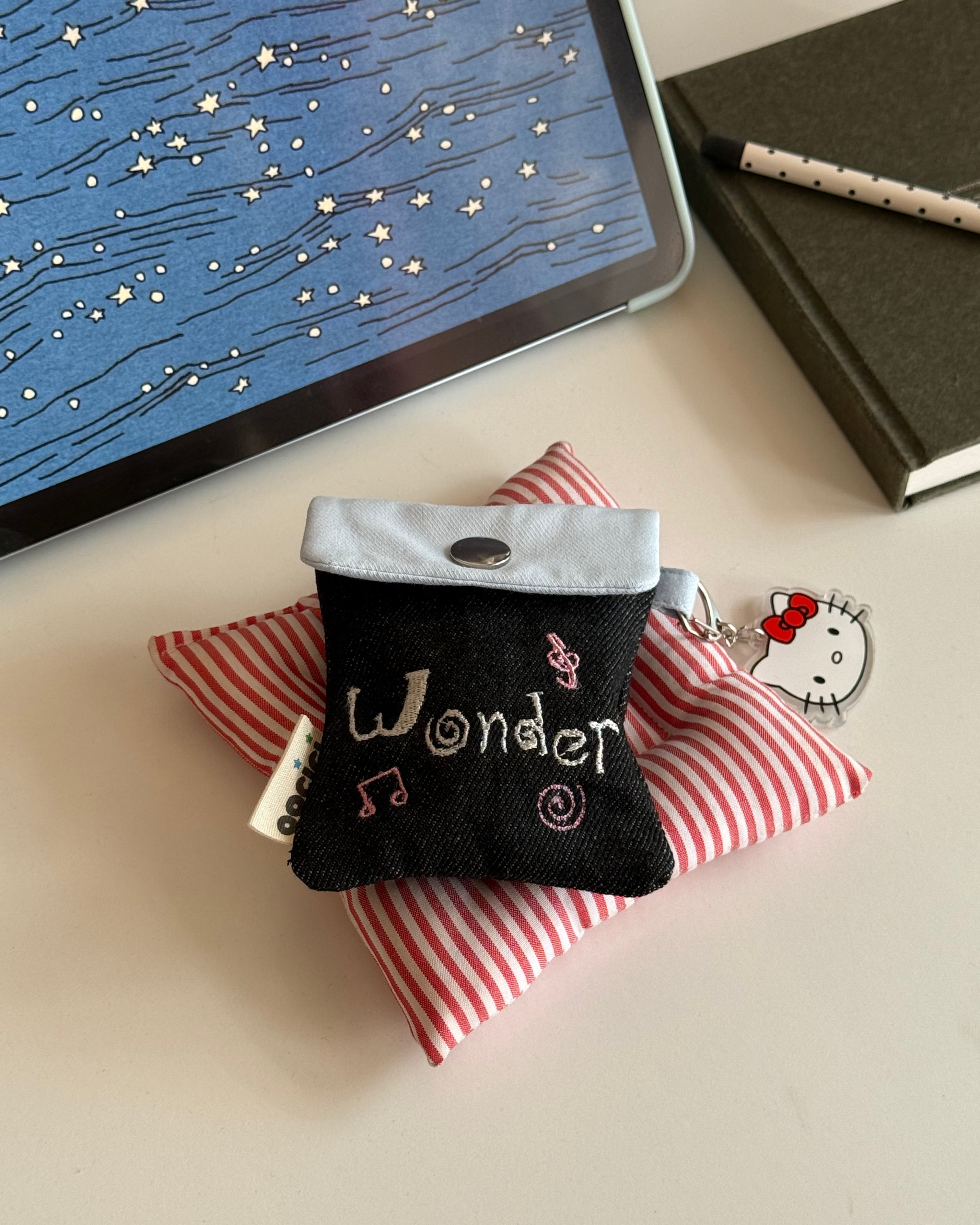 Little Wonders – mini pouch with neck strap