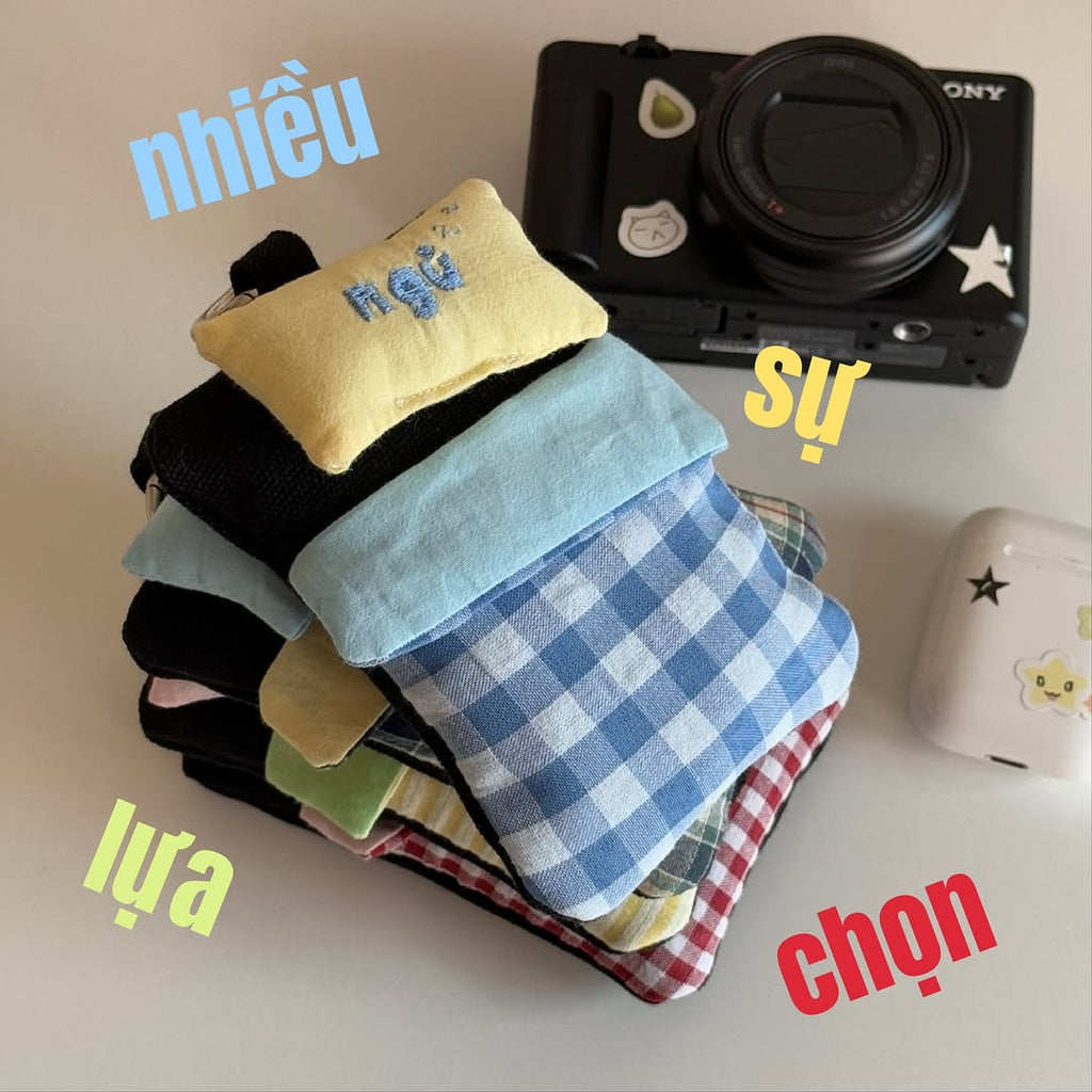 “Tiny Bed” Keychain for AirPods / EarPods 🛏️✨